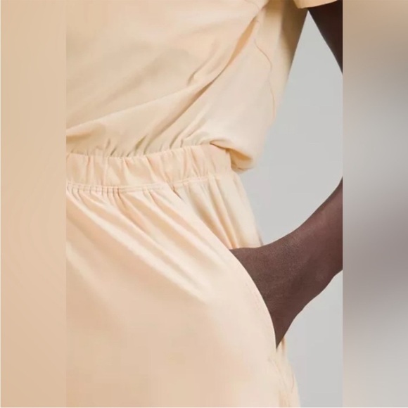 Lululemon Lightweight High Neck Romper Prosecco Open Back Cream Yellow Sz 10 - Picture 3 of 15